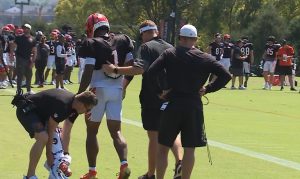Ja Marr Chase Skips Wednesday Practice After Knee Hyperextension