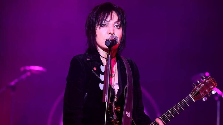Joan Jett Cancels Concerts