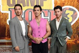 Jonas Brothers To Headline Nfl Halftime Show