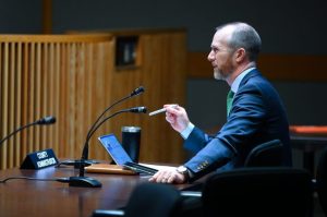 Lane County Commissioners Extend Administrator Mokrohisky S Term And Approve 275