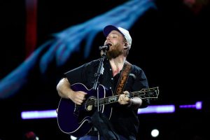 Lonestar 99 5 Offers Free Tickets To Luke Combs Concert At At T Stadium