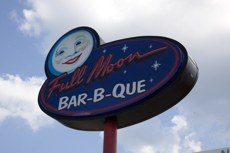 Full Moon Bar-B-Que — Tuscaloosa