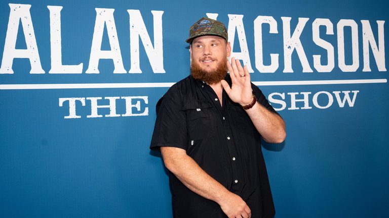 Luke Combs Extends Tour