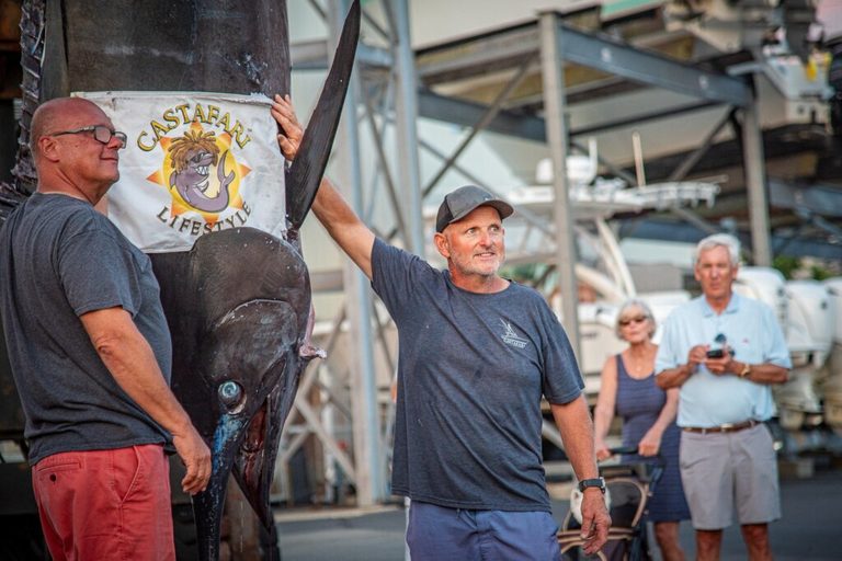 Massachusetts Charter Boat Lands 1 260 Lb Blue Marlin Biggest East Coast Catch