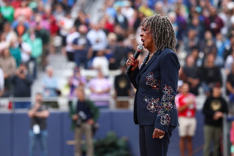 Motown Legend S National Anthem Performance Goes Viral