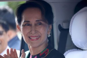 Myanmar S Aung San Suu Kyi Meets Red Cross Official