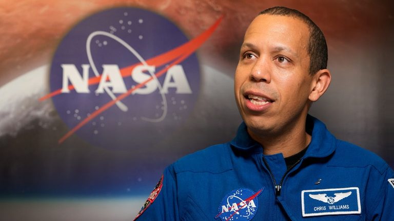 Nasa Astronaut Returns To Earth