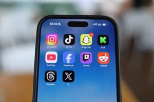 New Zealand Opposition Backs Ban On Social Media For Under 16S