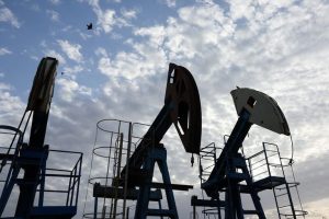 Oil Prices Hold Steady As Market Watches U S Iran Tensions And Hormuz Shipping