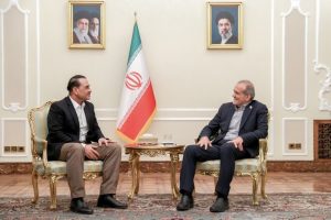 Oil Tanker Hit In Strait Of Hormuz As Pakistan Delegation Seeks Iran U S Talks