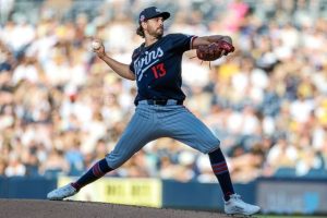 Padres Rally Past Twins 7 5 In Dramatic Seventh Inning Comeback
