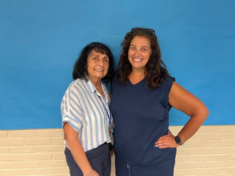 Para Of The Year Linda Randi Prepares Kindergarten Classroom For New School Year