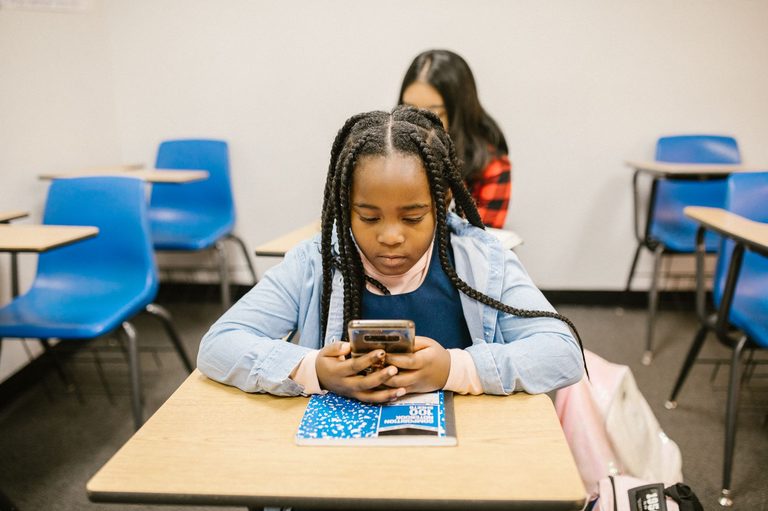Parents And Schools Urged To Limit Cellphone Use As New School Year Begins