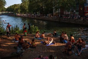 Paris S Historic Maid Rooms Face Extinction As Heatwaves Make Them Unsafe