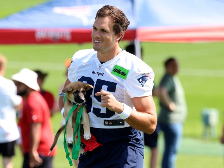 Patriots Extend Hunter Henry S Contract