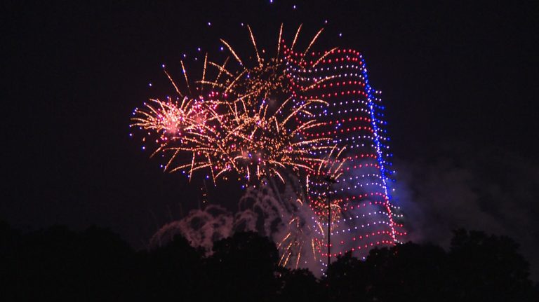 Pyrotechnics Convention Draws 20 000