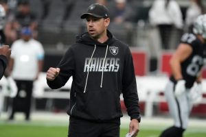 Raiders Coach Says Quarterback Battle Between Mendoza And Cousins Remains Open
