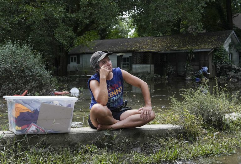 Ravenswood Neighbors Band Together As Floodwaters Recede