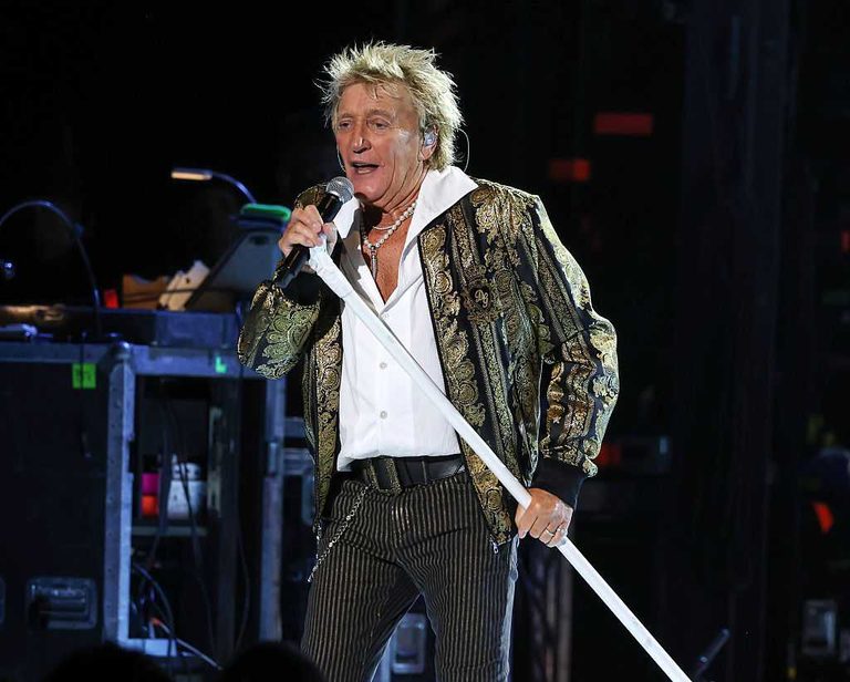 Rod Stewart Cancels Tour Dates