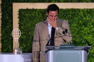 Roger Federer Emotional At International Tennis Hall Of Fame Induction In Newpor