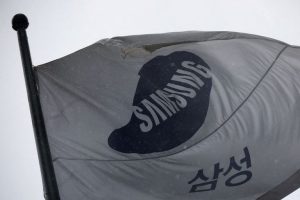 Samsung Investors Seek Meeting