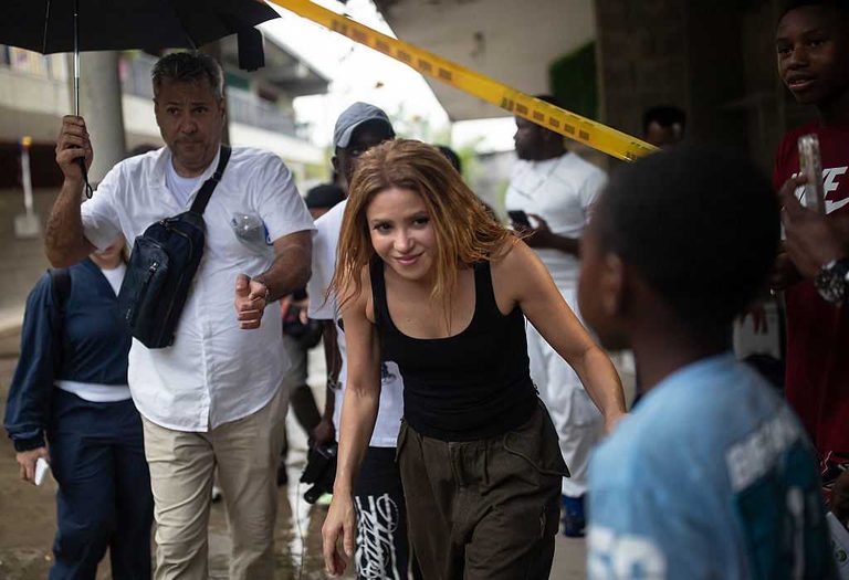 Shakira Pledges To Rebuild Ten Schools And A University In Quake Hit Choc Colomb