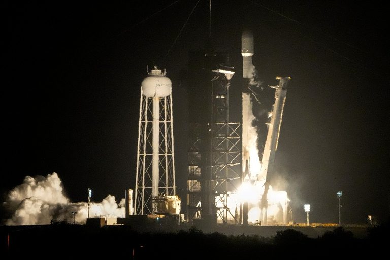 Spacex Rocket Crashes Into Moon