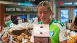 Sporting Jax Women S Club Donates To Local Grocery