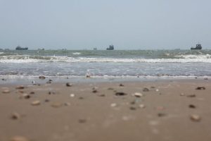 Strait Of Hormuz Ship Traffic Stays Below 10 Day Average As Iran Oman Discuss Jo