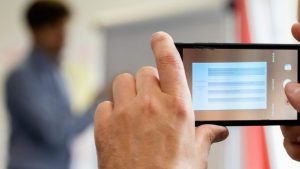 Study Finds Screenshots May Reduce Memory Retention