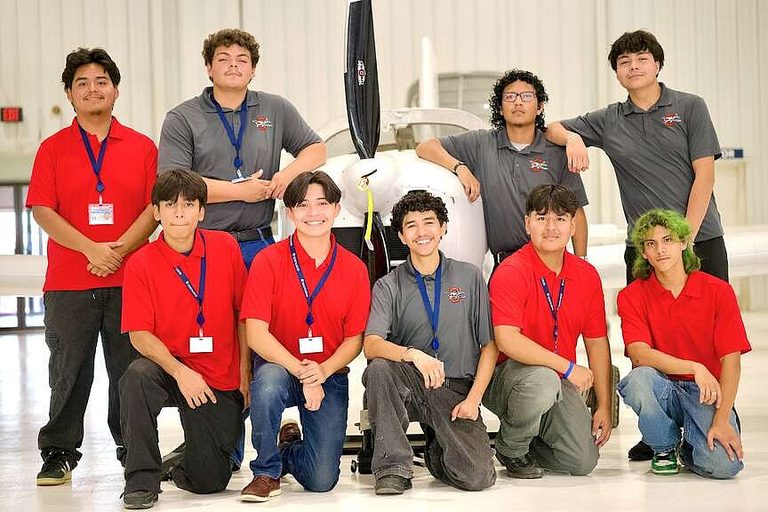 Texarkana Community Rallies To Support Teenage Aviation Students
