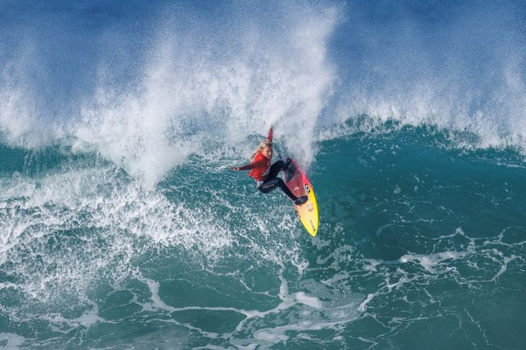 Texas Born Teen Erin Brooks Earns Perfect 10 At Fiji Pro Surf Competition