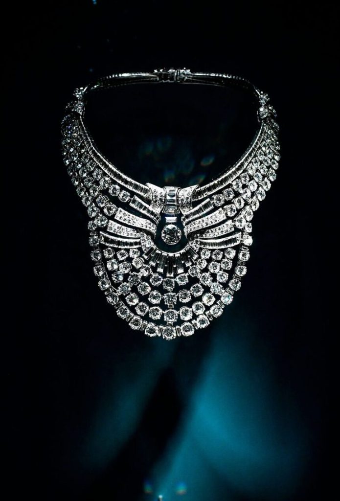 Thieves Smash Vienna Museum Case Steal 4 Million Diamond Necklace