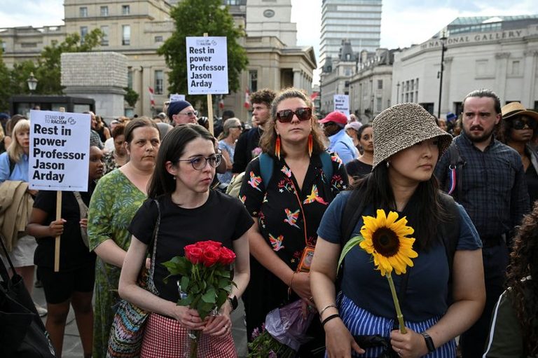 Thousands Gather In London S Trafalgar Square For Vigil Honoring Late Cambridge