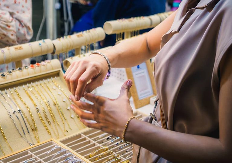 Travelers Buy Jewelry On Vacation Tips To Shop Safely