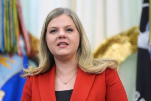 Trump Nominates Dr Heidi Overton White House Aide As New Fda Commissioner