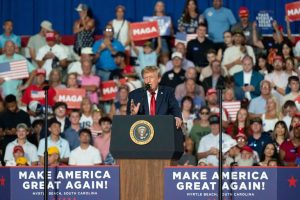 Trump Urges Voters To Imagine He S On The Ballot At South Carolina Rally