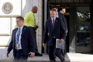 U S And Canada Negotiate To Avert 50 Tariffs On 20 Billion Of Goods