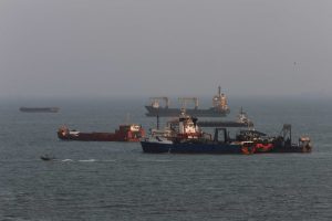 U S Navy Targets Iranian Rocket Launchers In Strait Of Hormuz Safeguarding Globa