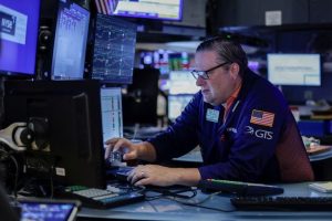 U S Stock Indexes Open Lower As Bond Yields Rise And Walmart Reports Sales Miss
