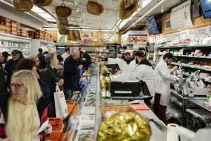Us Retail Sales Fall In July