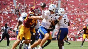 Usc Football Home Opener Sees Sparse Crowd At Los Angeles Coliseum