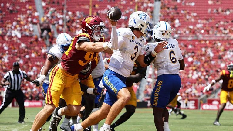 Usc Football Home Opener Sees Sparse Crowd At Los Angeles Coliseum