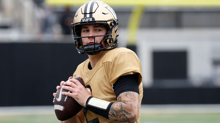 Vanderbilt Quarterback Jared Curtis Chooses Commodores Over Georgia After Unconv