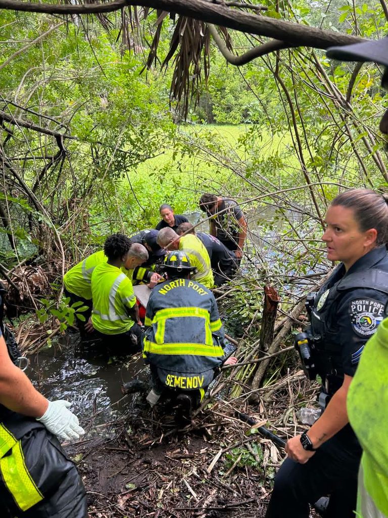 Walmart Grounds Crew Assists Fire Rescue In Saving Two Women After Car Plunges I