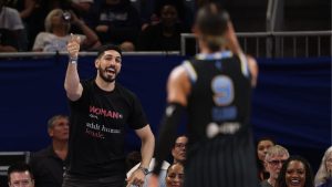Wnba Says Enes Kanter Freedom Not Eligible To Play After Chicago Sky Game Ejecti