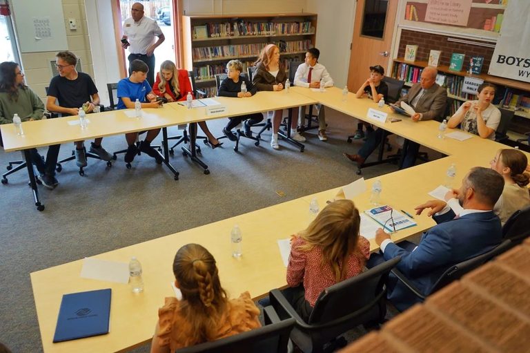Wyoming Gubernatorial Hopefuls Meet Riverton Youth At Boys Girls Club Forum
