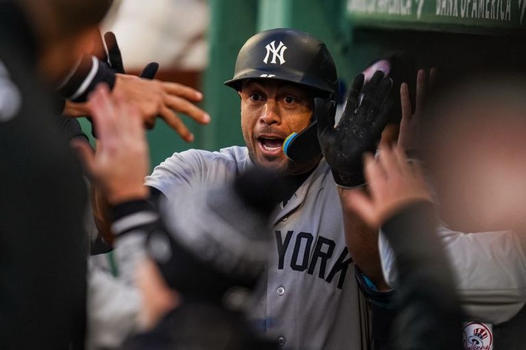 Yankees Outfielder Giancarlo Stanton Suffers Calf Strain Outlook Uncertain For S