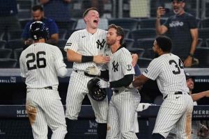 Yankees Rally Past Braves 3 2