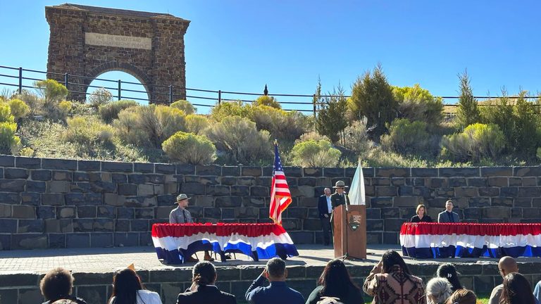 33 New Citizens Celebrate Oath Of Allegiance At Yellowstone S Arch Park